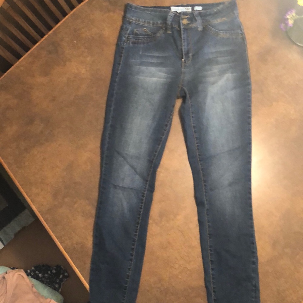 Juniors mid rise skinny jeans
